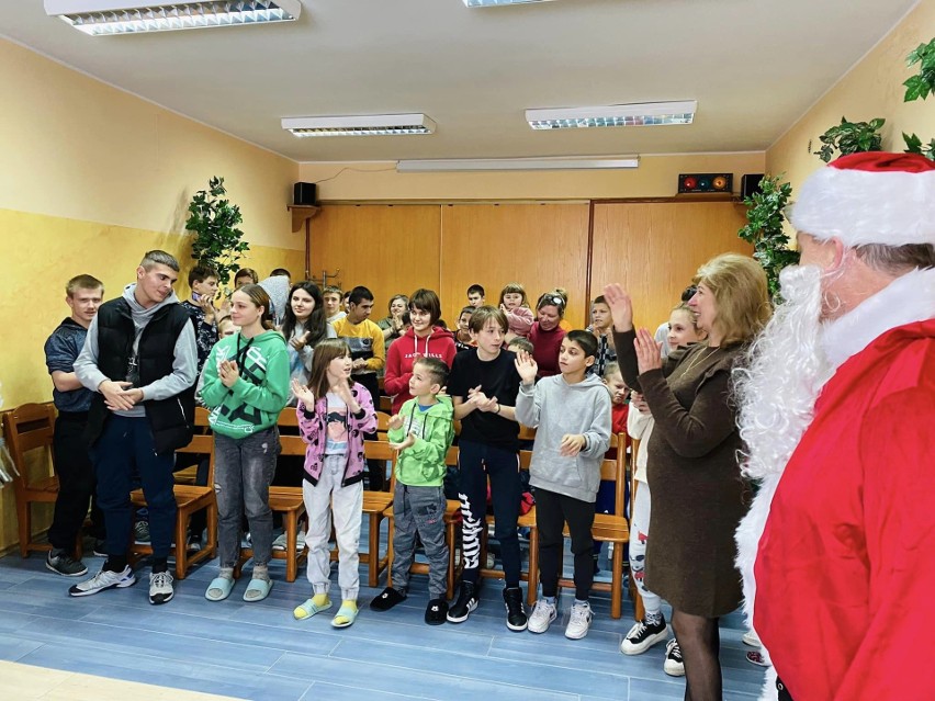 Amerykański Mikołaj trafił do ukraińskich dzieci w Ustce....