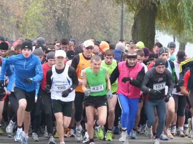 Na starcie minimaratonu, pólmaratonu i maratonu stanęło łącznie ponad 400 osób.