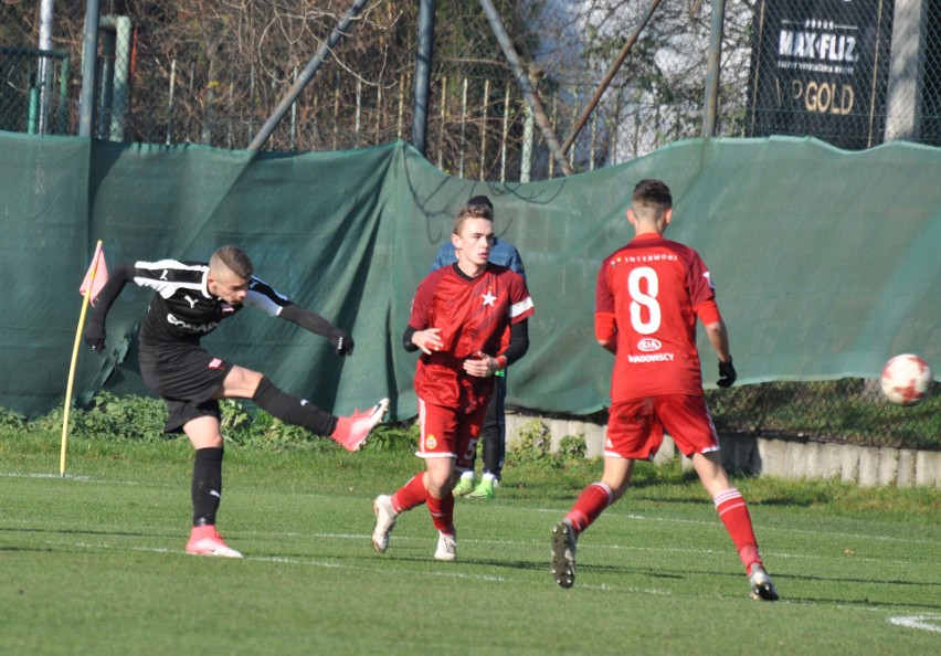 Centralna Liga Juniorów U-17: Wisła - Cracovia. Derby Krakowa pod wodzą... sędzin. "Pasy" przyćmiły "Białą Gwiazdę" [ZDJĘCIA]