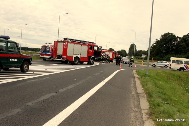 We wtorek o godz. 12.50  doszło wypadku  na drodze krajowej numer 6 na obwodnicy Karlina. Zderzyły się dwa auta. Cztery osoby  zostały ranne.Zobacz także Wypadek pod Koszalinem na krajowej 6