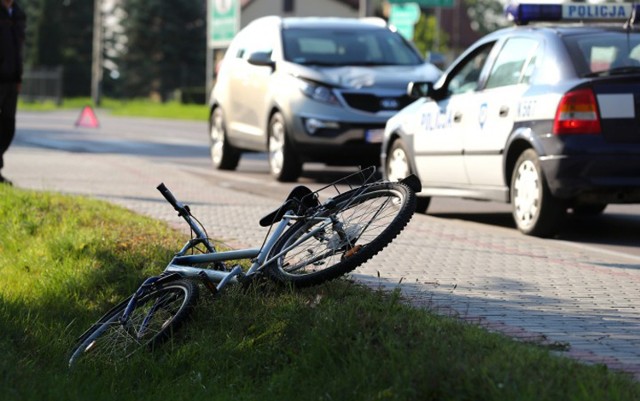 W Pysznicy 15-letnia rowerzystka została potrącona na przejściu dla pieszych przez samochód osobowy