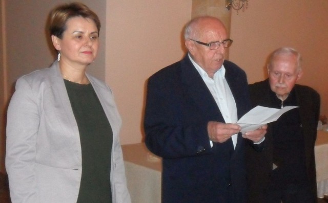 Uroczystego otwarcia imprezy seniorów w Donosach dokonał prezes Wiesław Rębacz, w asyście Agnieszki Styczeń i Zdzisława Kulisia.