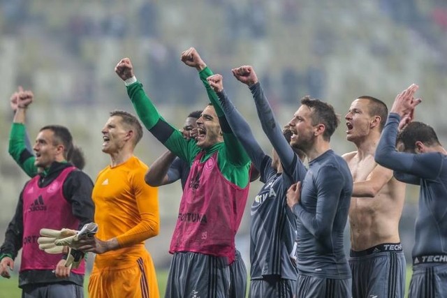 Legia – Piast transmisja na żywo. Hit 34. kolejki Lotto Ekstraklasy Legia Warszawa – Piast Gliwice już dziś, w sobotę 4 maja. Początek o godzinie 20:30. Czy mecz w Warszawie zdecyduje o mistrzostwie Polski? Sprawdź, gdzie oglądać transmisję meczu Legia - Piast w telewizji oraz w internecie.