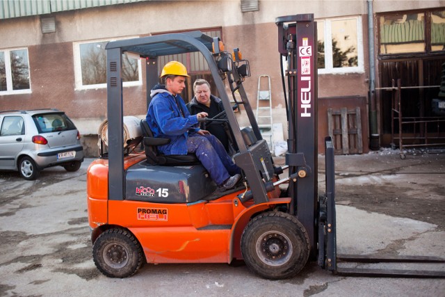 Zobacz w galerii, jakich specjalistów szukają pracodawcy w Poznaniu i powiecie poznańskim. Jakie są ich zarobki? Sprawdź na kolejnych zdjęciach ---->