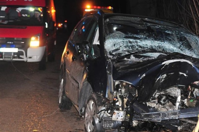 Wypadek w Iłownicy na trasie Skarszewy - Nowa Karczma wydarzył się 11.02.2015 r.