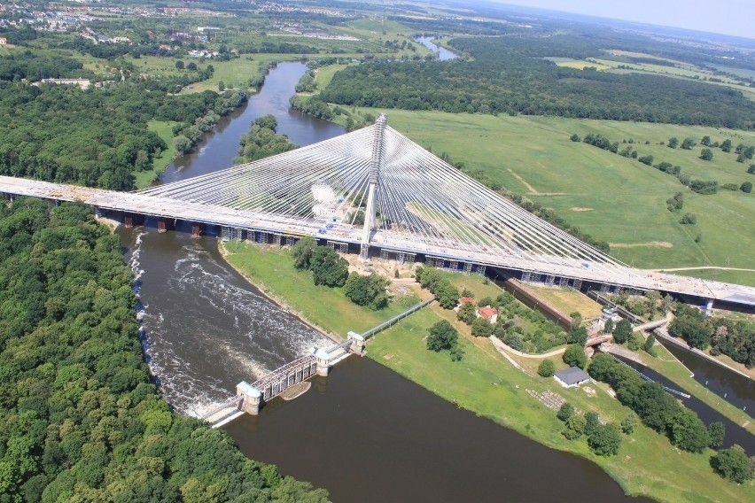 Most Rędziński nad Odrą jest częścią Autostradowej Obwodnicy...