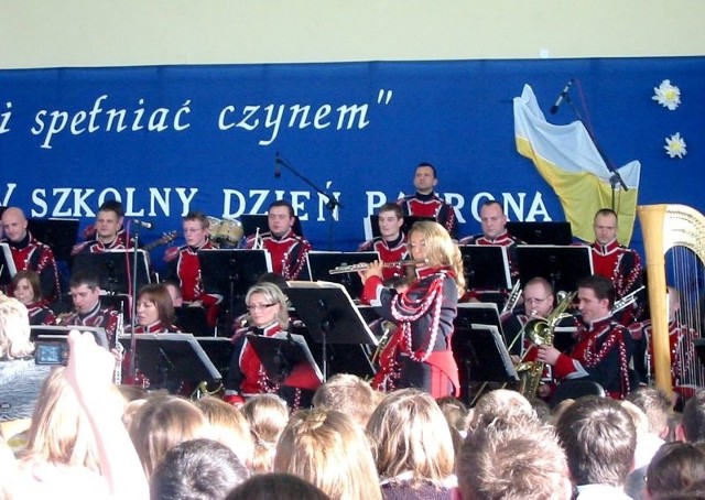 Zespół Artystyczny Wojska Polskiego podczas piątkowego koncertu, w Publicznym Gimnazjum w Jedlińsku.
