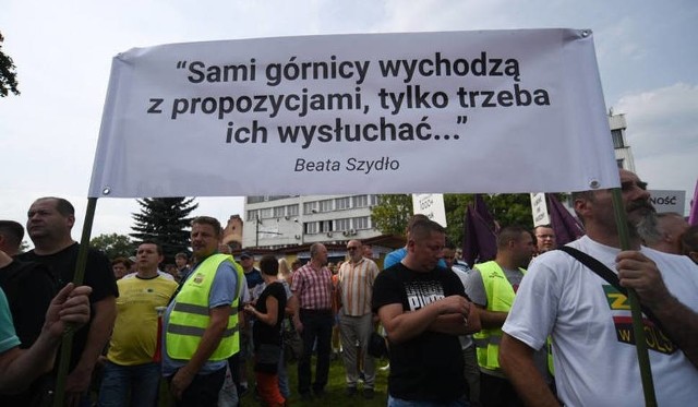 3 września pod kopalnią Makoszowy odbyła się pikieta pracowników. "Nie oddamy kopalni walkowerem" - głosiło inne z haseł