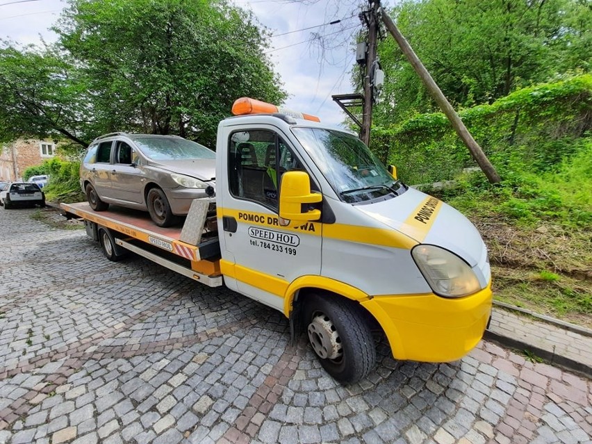 Kolejne wraki znikają z ulic i parkingów Przemyśla [ZDJĘCIA]