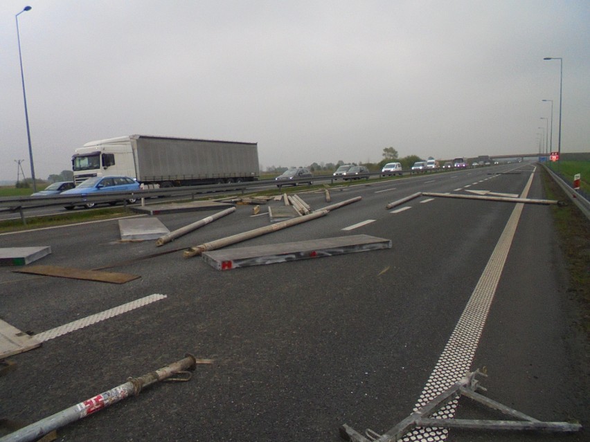 Wypadek tira na autostradzie A4 koło Bochni, droga została...