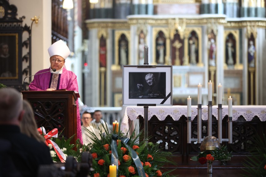 Pogrzeb Jerzego Treli. Tak Kraków pożegnał wielkiego aktora. "Z odejściem Jerzego Treli odchodzi epoka"