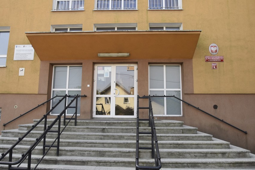 W Szkole Podstawowej nr 4 w Skierniewicach zdający egzamin ósmoklasisty uczniowie zajęli 13 sal lekcyjnych