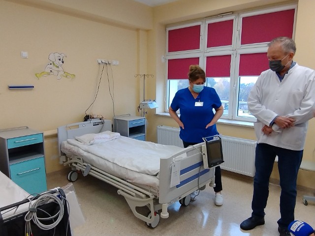 Zmniejszająca się liczba osób chorych na Covid-19 potrzebujących hospitalizacji spowodowała, że Wojewoda Pomorski wydał decyzję o zmniejszeniu liczby łóżek na oddziale izolacyjnym słupskiego szpitala.