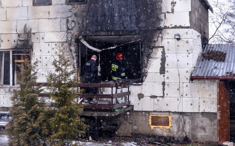 Pożar domu przy ulicy Kalinowej w Gdańsku, na terenie...