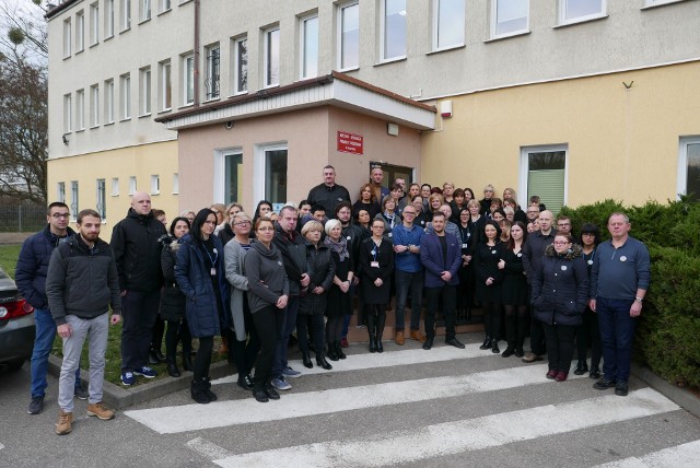 Popierający protest do pracy przychodzą ubrani na czarno.