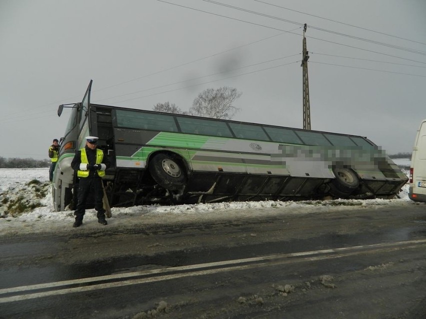 Bojano: Autobus z dziećmi wjechał do rowu 