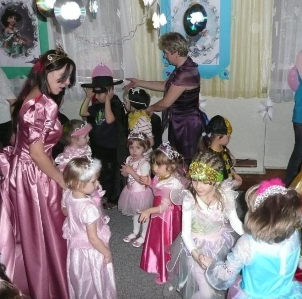 Wszystkie księżniczki, książęta i inne bajkowe postaci bawiły się doskonale podczas tego niezwykłego balu