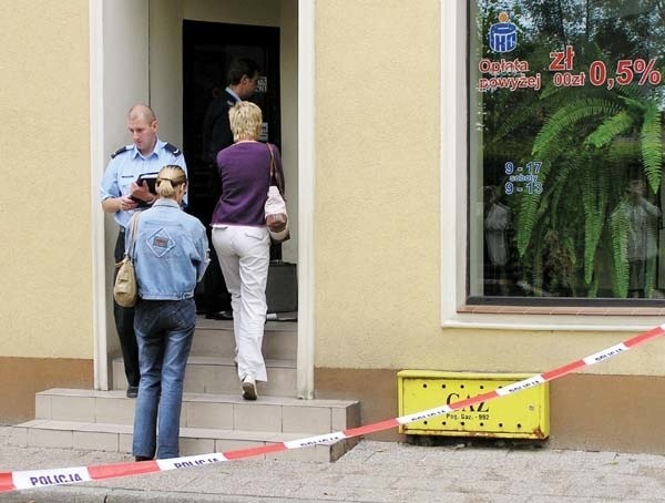 Pomimo tego, że przestępstwo miało miejsce zaledwie kilka metrów od postoju taksówek w samym centrum miasta, policja ma problemy ze znalezieniem świadków.