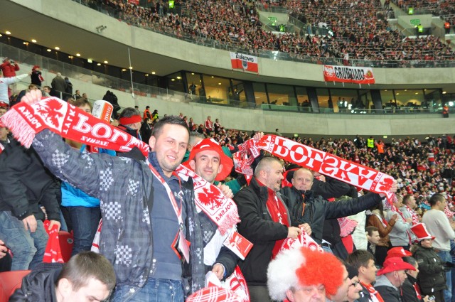 Część skarżyskich kibiców, którzy oglądali na żywo pierwszy mecz w historii na Stadionie Narodowym w Warszawie.