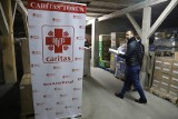 Krajowa Grupa Spożywcza przekazała dary Caritasowi. Trafią do tysięcy potrzebujących w regionie 