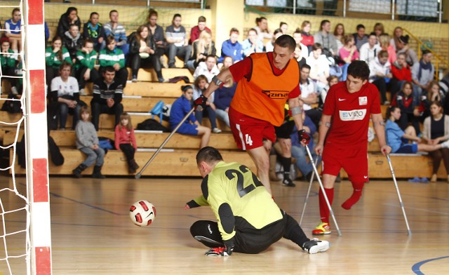 Amp futbol to piłka nożna osób po amputacji i z wadami kończyn.