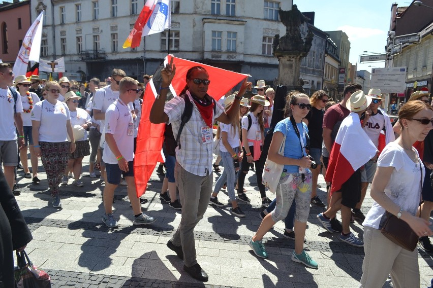 Setki pielgrzymów na ulicach Rybnika