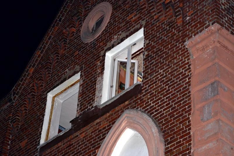 Klucze. W nocy w budynku mieszkalnym w Jaroszowcu doszło do wybuchu gazu ulatniającego się z butli [ZDJĘCIA]
