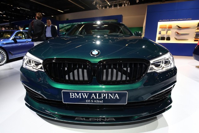 Alpina D5 SSamochód w salonach sprzedaży pojawi się w 2018 roku.  Za auto trzeba będzie zapłacić 87 900 euro, czyli około 376 tys. zł.Fot. Newspress