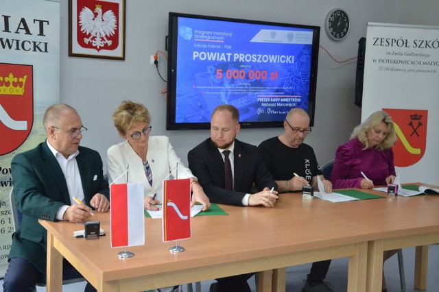 Podpisanie umowy w Zespole Szkół w Proszowicach