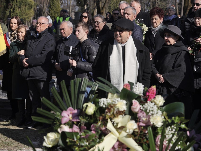 Prof. Elżbieta Starosławska spoczęła na cmentarzu przy ul. Lipowej. Zobacz zdjęcia