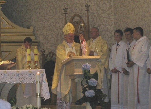 Arcybiskup Zygmunt Zimowski w ostatnią niedzielę odprawił mszę w Odrzywole i odebrał tytuł Honorowego Obywatela Gminy Odrzywół.