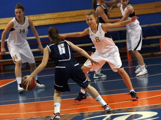 Koszykarki ostrołęckiej Unii Basket mają za sobą trudne spotkania zakończone porażkami.