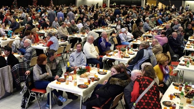 Fundacja Wolne Miejsce organizuje spotkania świąteczne dla osób potrzebujących,