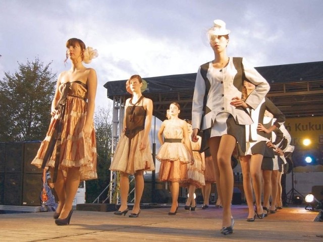 Modelki, przygotowane przez projektantkę, wystąpiły na pokazie podczas Eurobazaru
