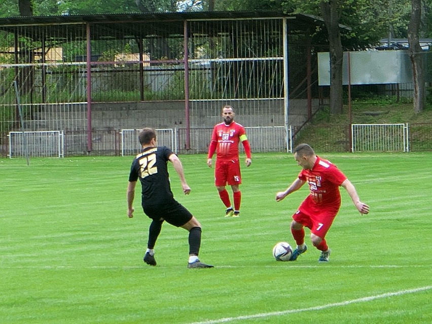 Orzeł Przeworsk (czerwone stroje) wysoko pokonał San...