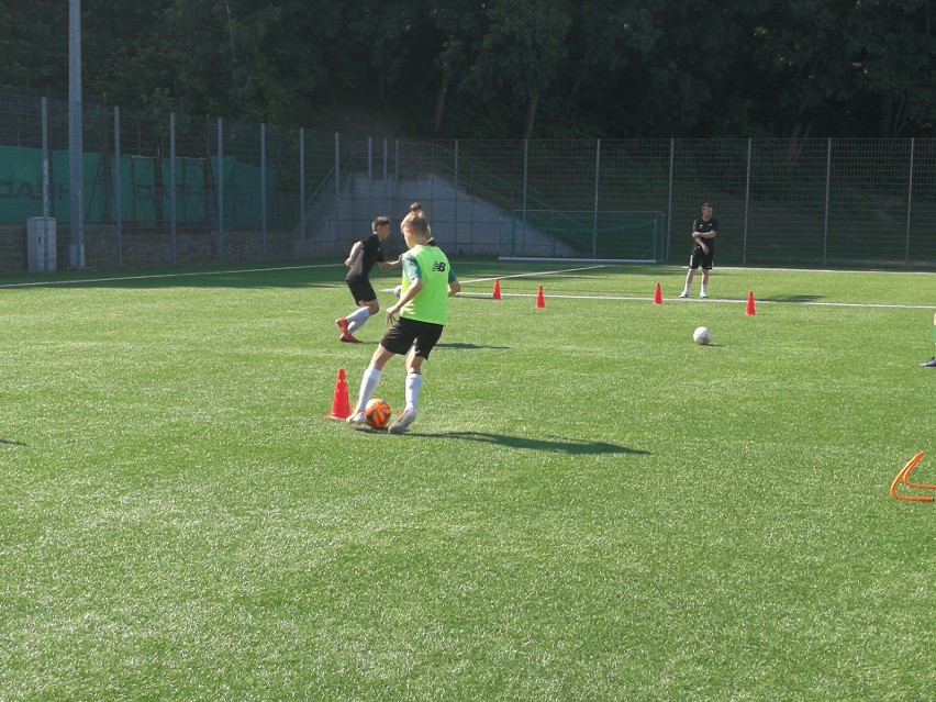 CLJ U-15. Gra w piłkę i trenowanie to przyjemność. Marcin Kubsik: Chcę przekazać chłopcom moją pasję [wideo, zdjęcia]