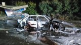 Wypadek w Słowenkowie. Samochód wjechał w przystanek i stanął w płomieniach