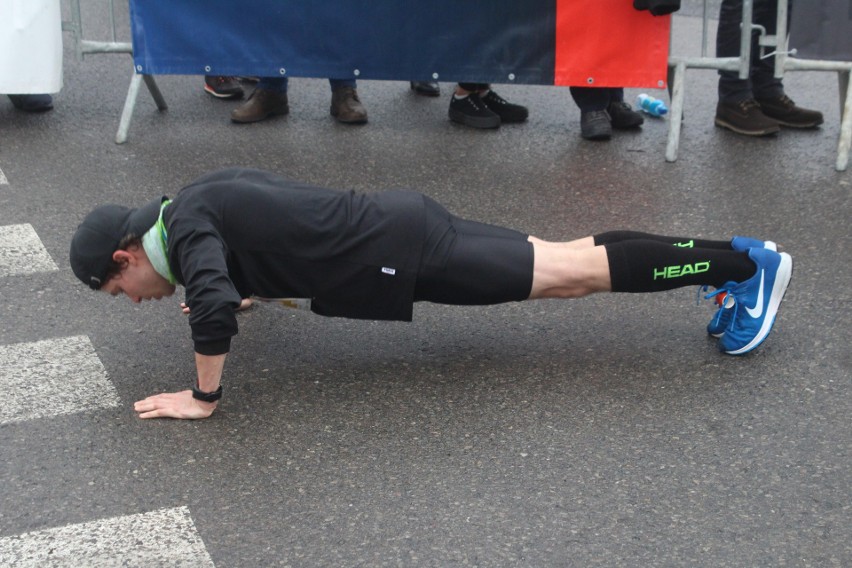 Druga Dycha do Maratonu. Biegacze rywalizowali na nowej trasie (ZDJĘCIA)