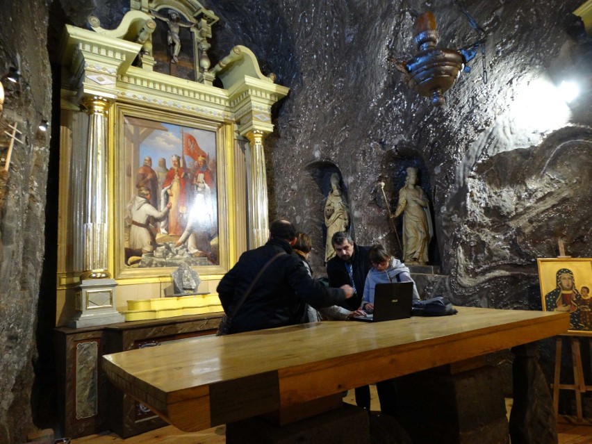 Bochnia. Ołtarz z kaplicy św. Kingi w kopalni soli został odnowiony [ZDJĘCIA]