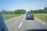 Wypadek w Sielcach w powiecie białobrzeskim; dwa samochody osobowe w rowie; pasażerka jednego z samochodów została zabrana do szpitala