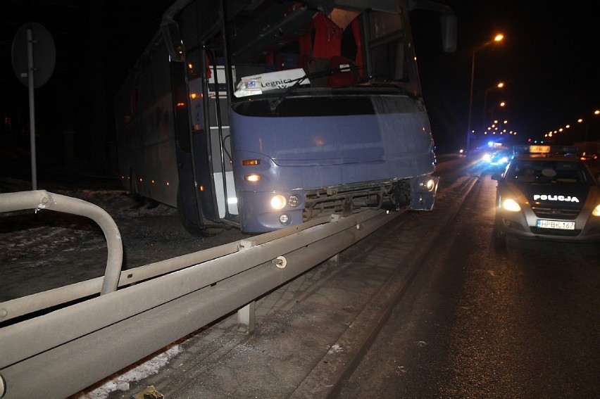 Kierowca tego autobusu był kompletnie pijany. Miał 2,4...