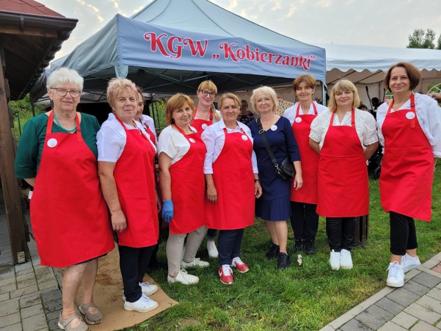 Panie z Koła Gospodyń Wiejskich ‚Kobierzanki’ w Kobiernikach, w gminie Samborzec postawiły sobie za cel  integrację mieszkańców. Więcej na kolejnych zdjęciach