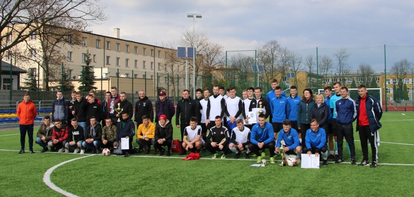 5 drużyn z 3 powiatów stanęło do turnieju piłki nożnej chłopców o puchar Starosty Jędrzejowskiego. Najlepszą została drużyna z Małogoszcza 