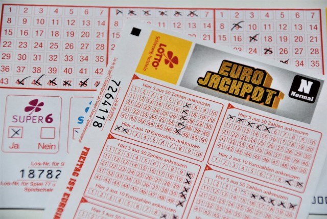 Losowania Eurojackpot odbywają się dwa razy w tygodniu - we wtorki i w piątki.