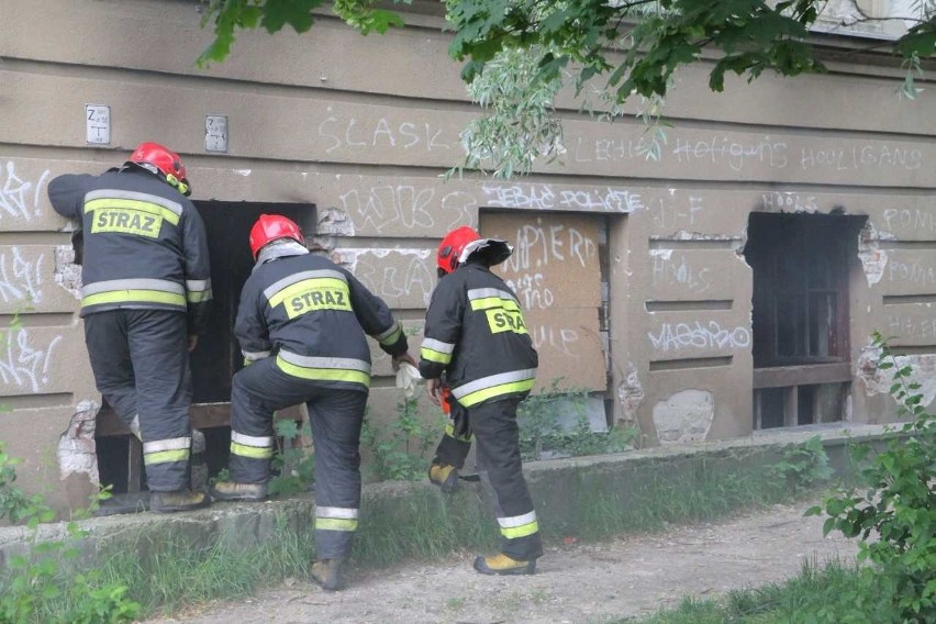 Pożar w pustostanie po Zakładowym Domu Kultury na Psim Polu [ZDJĘCIA]