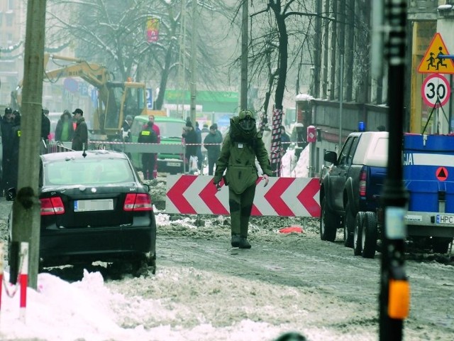 Alarm bombowy przy ul. Dworcowej sparaliżował ruch w sporej części Śródmieścia