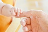 Urlopem rodzicielskim trzeba będzie się podzielić. Dwa miesiące urlopu dla ojców. PE przegłosował zmiany [ZMIANY, 6.04]