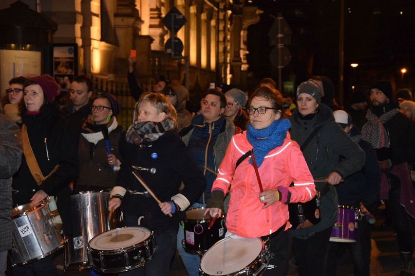 Marsz "Odzyskać Noc" przeszedł przez Wrocław. "Rząd nie zajmuje się kobietami!"