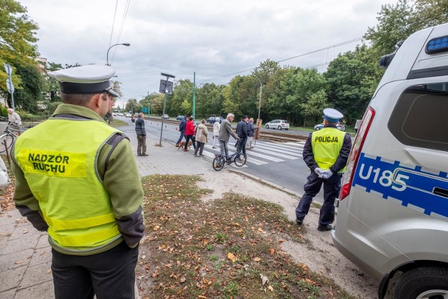 Pieszy jest uczestnikiem ruchu drogowego. Oznacza to, że ciążą na nim zarówno prawa, jak i obowiązki.