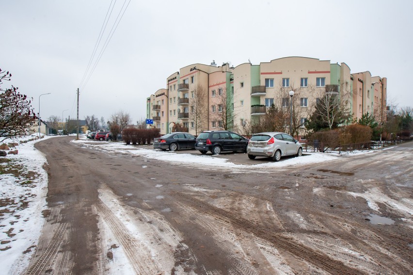 Ulica Sowia po utwardzeniu betonową kostką na odcinku ponad...